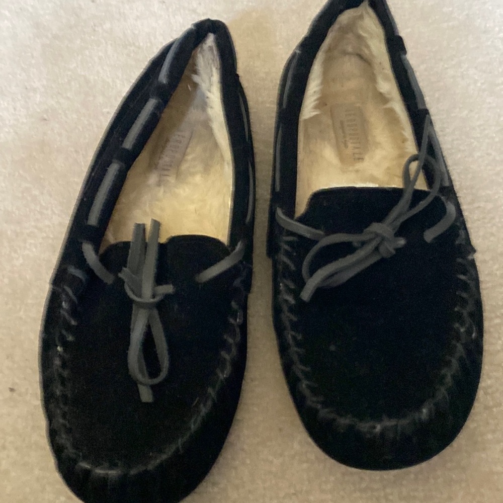 Aeropostale black canvas slippers with faux fur lining